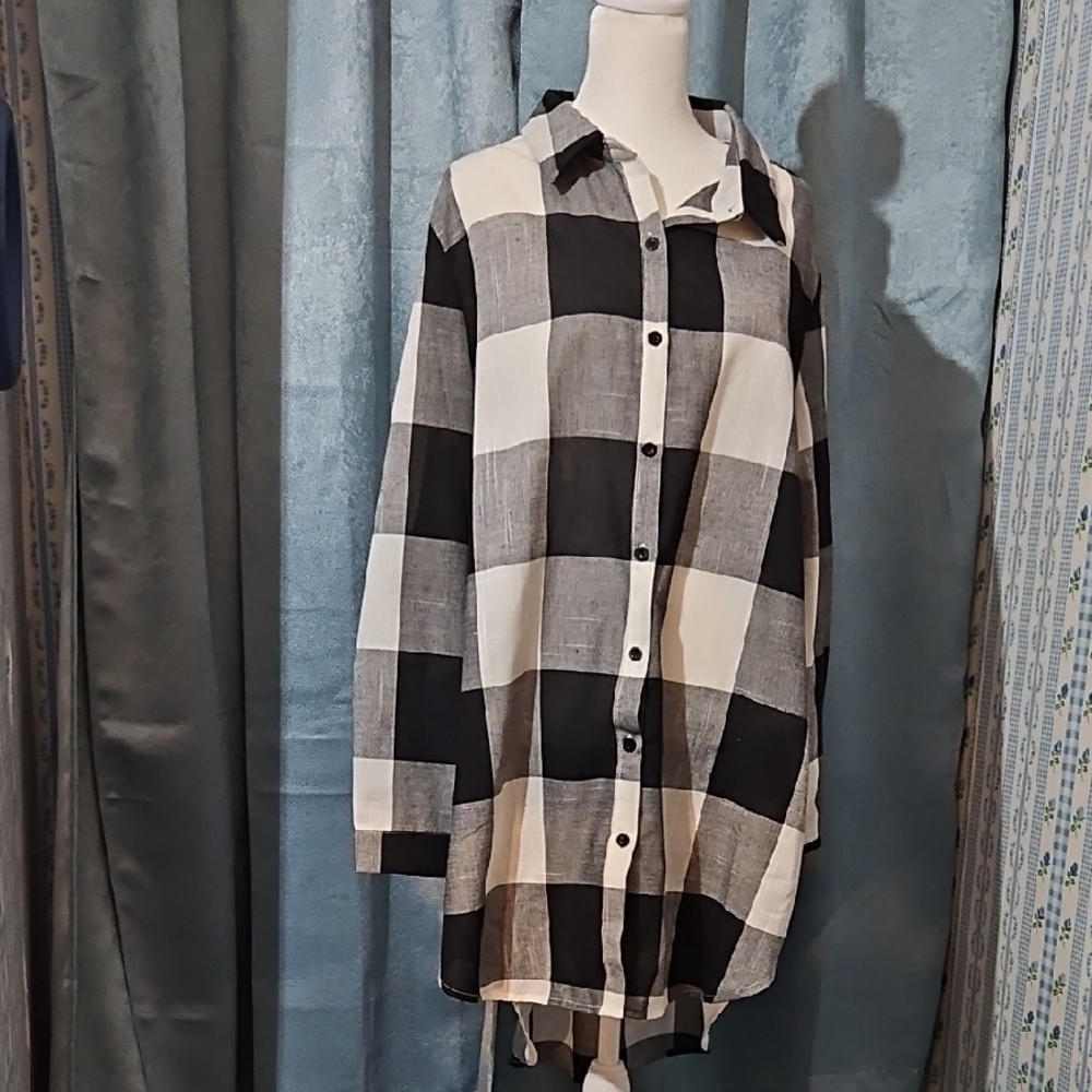 Black and White Sleeveless Shirt Dress with Notched Collar - Size 1X